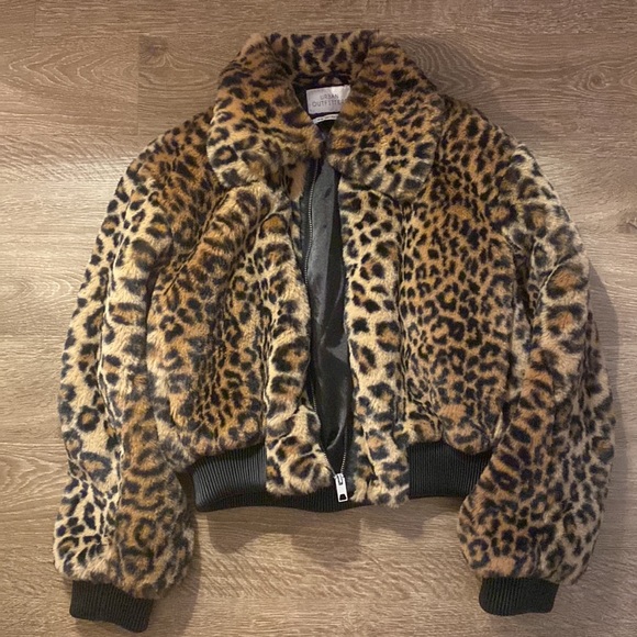 Urban Outfitters Faux Fur Jacket - Picture 4 of 7